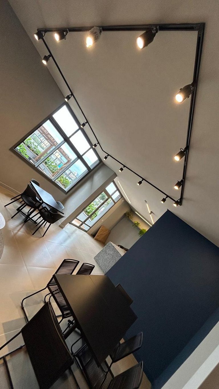 Condomínio com piscina, academia, coworking e segurança 24h.