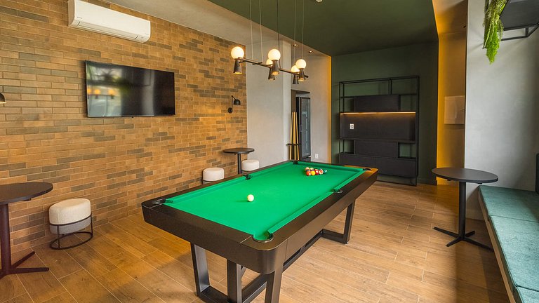 Condomínio com piscina, academia, coworking e segurança 24h.