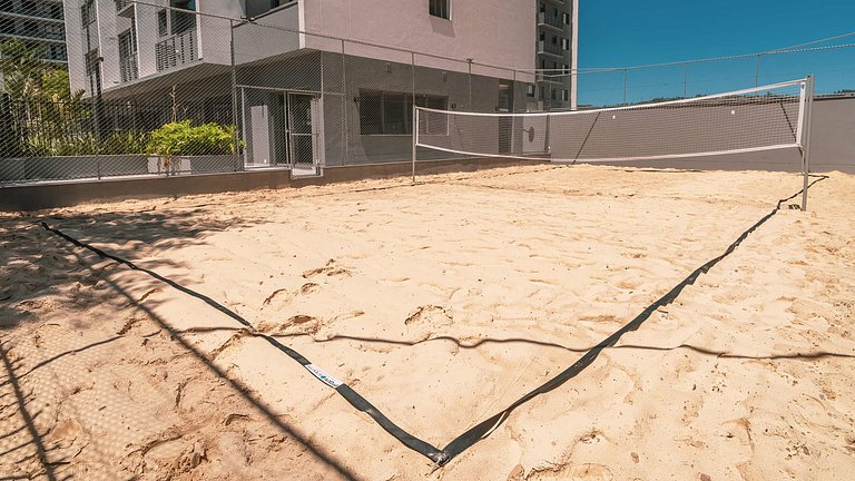 Condomínio com piscina, academia, coworking e segurança 24h.