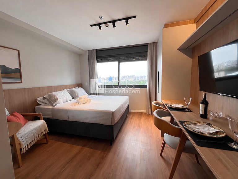 Studio Moderno com cama Queen | Piscina e Academia