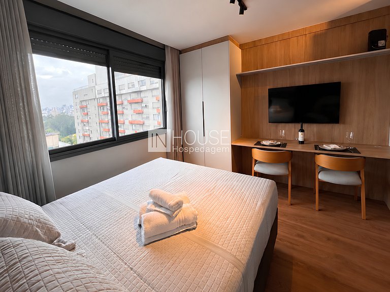 Studio Moderno com cama Queen | Piscina e Academia