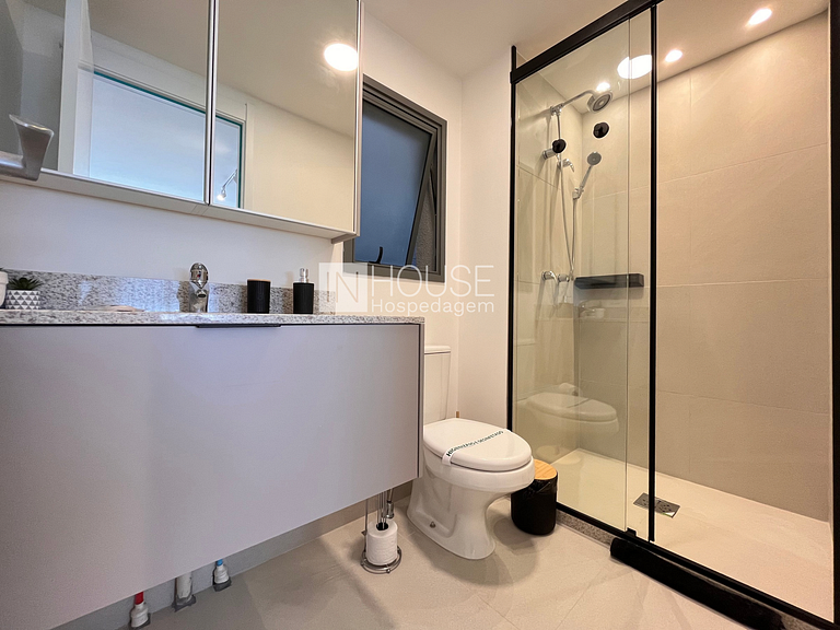 Skyglass | Studio com Varanda e TV 65” | Moinhos