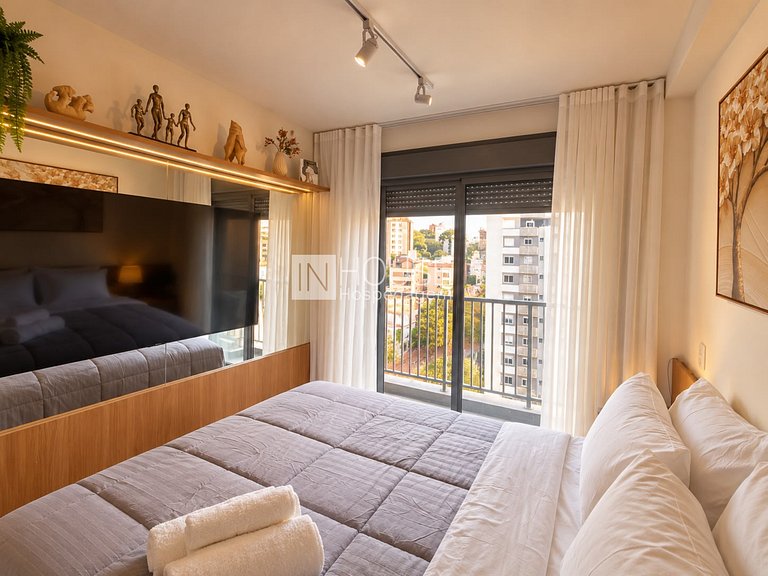 Skyglass | Studio com Varanda e TV 65” | Moinhos